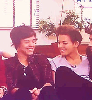 larry stylinson,larry,harry styles lovey,tv,one direction,harry styles,louis tomlinson,louis,hazza,giggle,one dirction