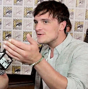 josh hutcherson,the hunger games,jennifer lawrence,sdcc,liam hemsworth,i love this,sdcc15,thg cast,look at this,antipiracy