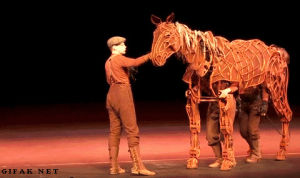 war horse,stage,puppet