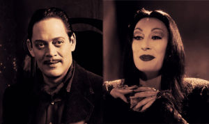 lovers,morticia addams,husband and wife,horror,french,goth,the addams family,anjelica huston,raul julia,gomez addams,flirtation,ideal family