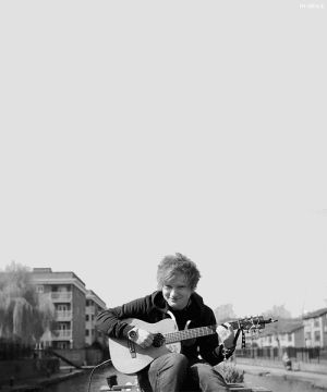 guitar,black and white,ed sheeran,ed,sheeran,black white,edward sheeran,ginger hair,boy with guitar