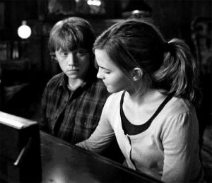 ron weasley,playing piano,emma watson,harry potter and the deathly hallows,adoration,movies,love,black and white,harry potter,hermione granger,rupert grint,hermione jean granger,loveley,grimmauld place