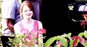 emma stone,smiling,wave,waving,funny face,farewell,miscommunicates