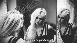 taylor momsen,the pretty reckless,black and white