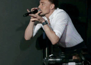 tom hiddleston,hiddlestoners,love is love,arrrrgh
