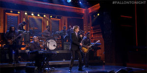 singing,tonight show,barry manilow,musical guest