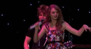 dancing,live,taylor,swift,tswift,performing,silly dancing,waforce