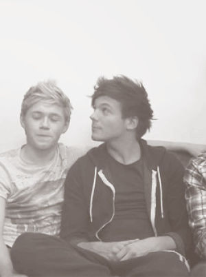 nouis,black and white,one direction,cute,happy,louis tomlinson,smile,niall horan,louis,old,niall,one direction s,fetus,nouis s