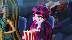 monster high,draculaura,food,eating,eat,popcorn,mh,movie theater,eatting
