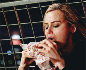 piper chapman,taylor schilling,eating,orange is the new black,oitnb,burger