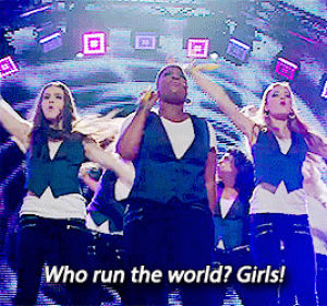pitch perfect 2,beyonce,anna kendrick,green bay packers,rebel wilson,destinys child,bootylicious,thequeenbey,run the world,jetaimejetadore