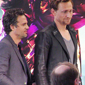tom hiddleston,cute,hug,the avengers,mark ruffalo