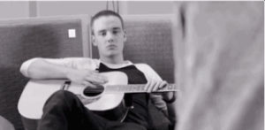 black and white,one direction,kiss,1d,liam payne,harry,serious,male,guitar,zayn,louis,little things,liam payn,naill