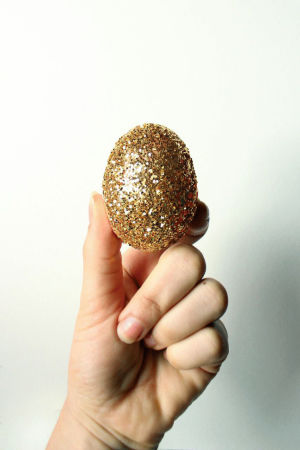 easter,gold,egg,how to,diy,crafts,bunny,golden,eggs,teen vogue,easter egg,crafting,arts and crafts