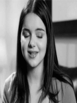 Gif Ariel Winter - Animated Gif On Gifer