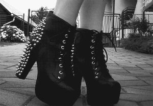 girl,black,shoes,girlgifs,shoesgif