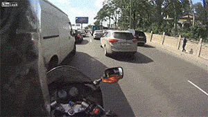 motorcycle,traffic,avoiding