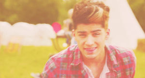 zayn malik,one direction,harry styles,louis tomlinson,liam payne,1d,niall horan,lwwy,live while were young,thewalls
