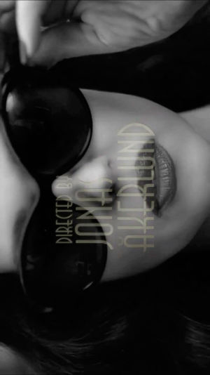 italian,fashion,movies,black and white,model,italy,monica bellucci,fashion model,dolce and gabbana,dolce,looking straight,taking goggles off