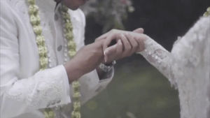 kiss,wedding,salam,indonesia,bride,groom,jawa