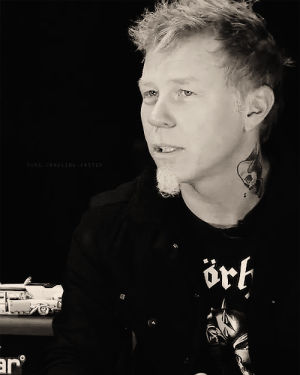 Metallica 2012 james hetfield GIF - Find on GIFER