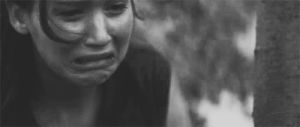 crying,katniss everdeen,sad,sobbing,ugly cry,the hunger games,black and white,jennifer lawrence,cry,upset,misery,sob,creys,miserable,my creys,crey,sobing