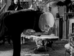 gomez addams,uncle fester,bobbing for apples,addams family,halloween,apple,morticia,s02xe07,addams family style,askwednesdayaddams