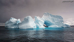 iceberg,sea,ocean,water,nature,sky,ice,mar