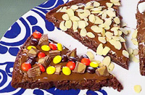 chocolate,pizza,candy,dessert pizza,chocolate pizza,editor lucy
