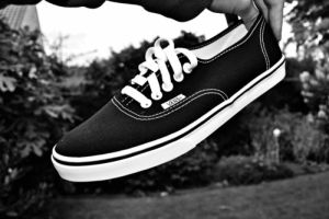 shoes,vans,black and white,reblog,girls,swag,boys,4,want,guys,clean,size,swaggy,laces,vans on,guy shoes