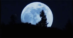 drew barrymore,full moon,80s,retro,et,steven spielberg,et the extra terrestrial,henry thomas,iconic scenes