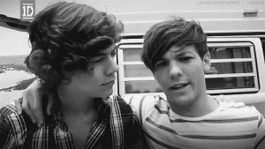 music,black and white,one direction,harry styles,louis tomlinson,larry stylinson,larry