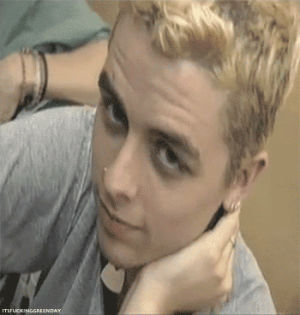 billie joe armstrong,eyebrows,smile,interview,blonde,green day,cute boys,hi there,beejoe