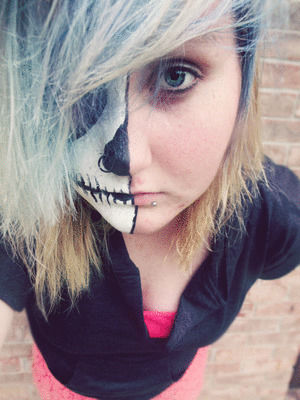 hi,skeleton,tim whatley,girl,model,photography,makeup,random,bored,outside,woo,my life,boredom,love me,skull makeup,makeup designs,this is what boredom does to you,gumboot kids