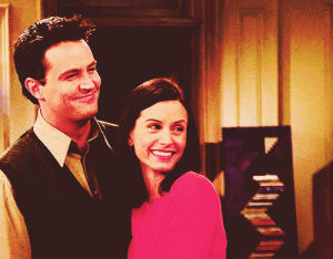 monica geller,monica and chandler,chandler bing,tv,love,cute,friends,couple,throwback,forever,matthew perry,married,courtney cox,friends tv show,friends tv sitcom,friends tv serioes,matthew perry and courtney cox