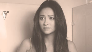 Shay mitchell GIF - Trouver sur GIFER