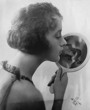 mirror,black and white,artists on tumblr,archive photo
