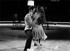 Мужчина и женщина танцуют картинки гиф