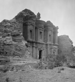 petra,lawrence of arabia,ancient,clap hands,archaeology,harsh times,vintage,3d,travel,jordan,stone,middle east,vintage3d,ruins,unesco,world heritage site,silly anne,batbatmanbegins,the narrows,pbs jazz