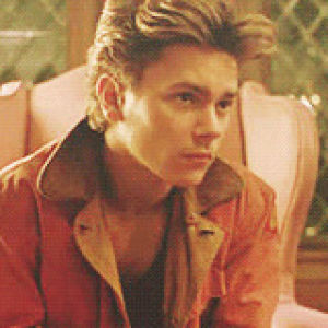 movies,vintage,serious,male,chair,river phoenix