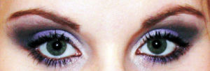 pule,makeup,black and white,green,green eyes,pretty eyes,eye shadow,pule eye shadow