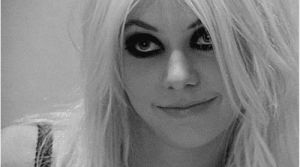 taylor momsen,smile,the pretty reckless