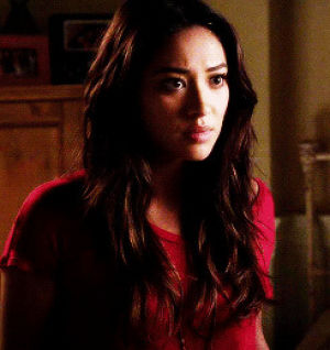 GIF pretty little liars - animated GIF on GIFER