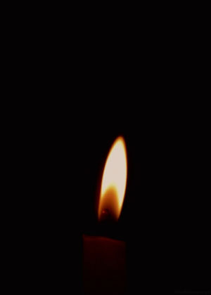 candle,light,pretty,beauty,black,vertical,beautiful,darkness,flame,fire,nature,dark,yellow