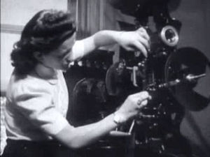 projectionist,film projector,movie,film,openbeelden,polygoon,beeld en geluid,women at work,movie projector,film operator