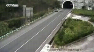 truck,tunnel,china,driver,speeds