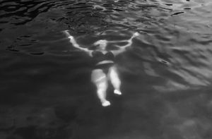 black and white,loop,swimming,sam cannon,sam cannon photogragraphy
