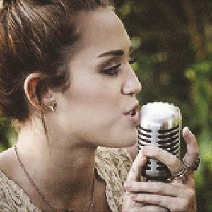 smile,miley cyrus,singer,sing,miley,clothes,smiley,miley cyrus s,miles,smilers,jolene