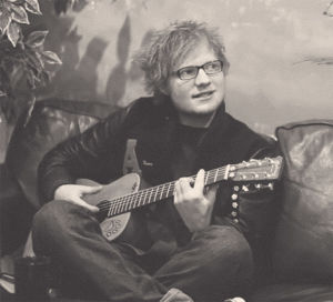 ed sheeran,a team,sofa,black and white,one direction,harry styles,boy,black,guy,white,singing,playing,handsome,guitar,glasses,ed,sheeran,ginger,plus,gray,lego house,ed in glasses