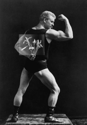 black and white,artists on tumblr,archive photo,muscle pose
